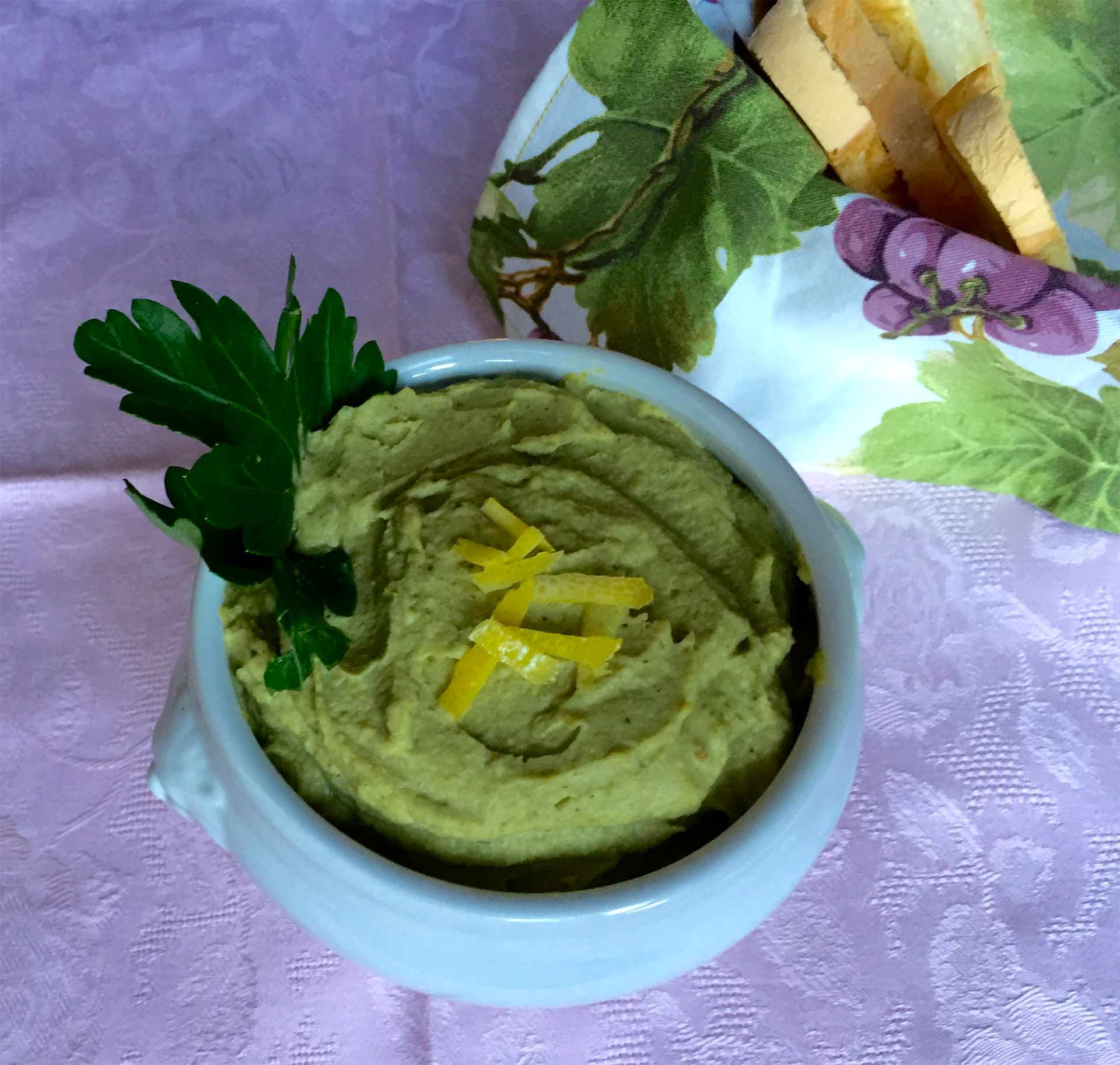 HUMMUS DI CECI CON BROCCOLI E LIMONE